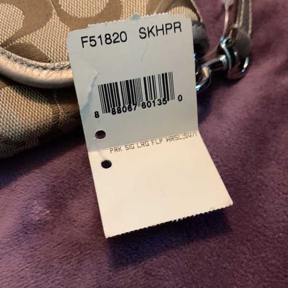 Coach wristlet - Picture 7 of 7